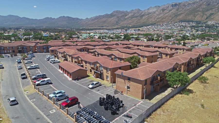 2 Bedroom Property for Sale in Sea Breeze Western Cape